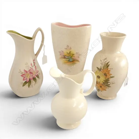 2 CROWN DEVON JUGS H230MM 7 2 CROWN DEVON VASES H230MM TALLEST