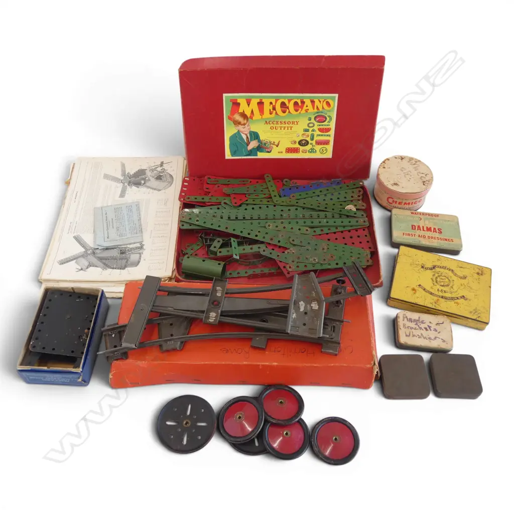 ASST. MECCANNO PCES Incl.CLOCKWORK MOTOR No.1, ACCESSORY OUTFIT, TRACKS, etc Image 1++