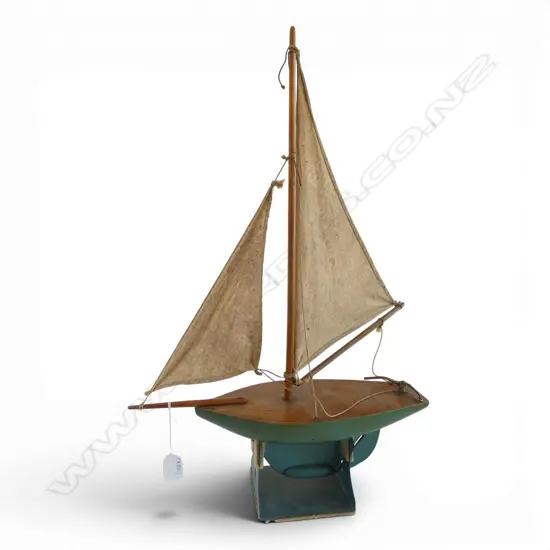 VINTAGE POND YACHT ON STAND H590 L430MM