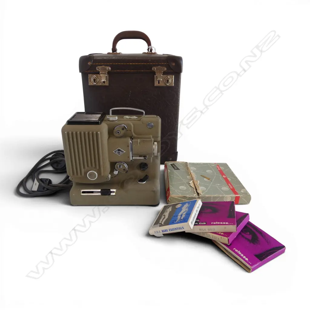 VINTAGE EUMIG 'P8' FILM PROJECTOR + 4 RISQUE FILMS 'Bare Essentials' 'The Naked Breakfast' etc Image 1++