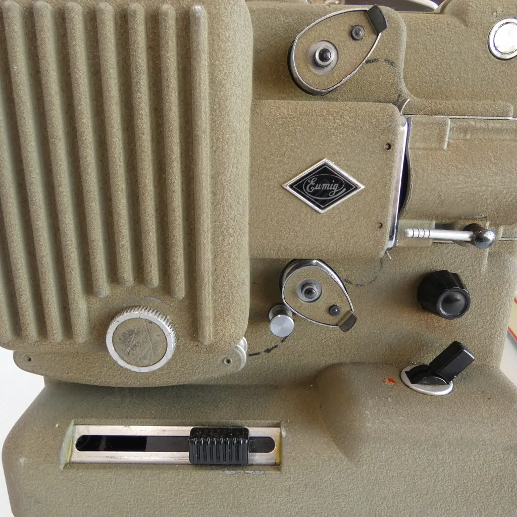 VINTAGE EUMIG 'P8' FILM PROJECTOR + 4 RISQUE FILMS 'Bare Essentials' 'The Naked Breakfast' etc Image 1++