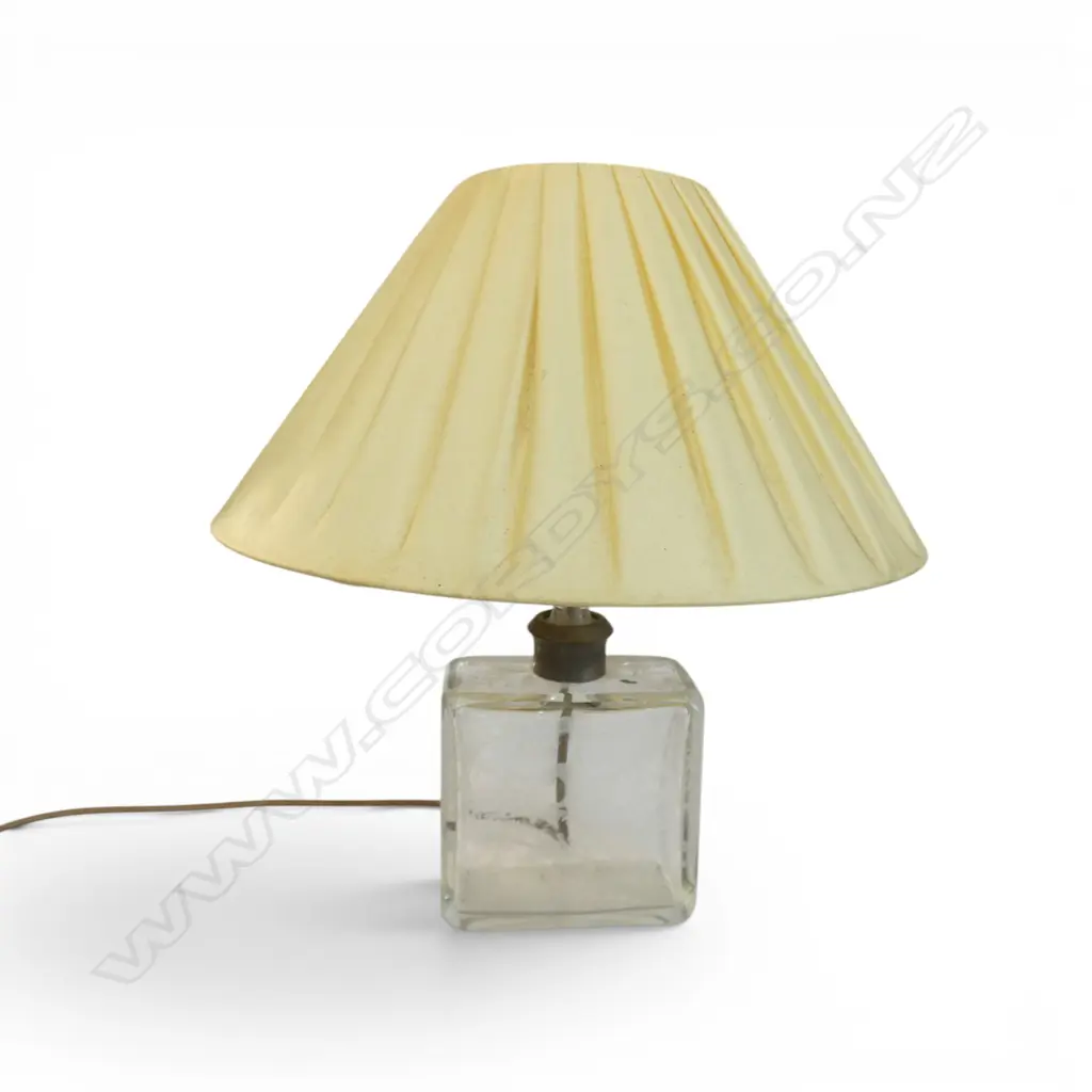 TABLE LAMP, BASE MADE FROM ETCHED CRYSTAL PERFUME BOTTLE H.385mm Image 1++