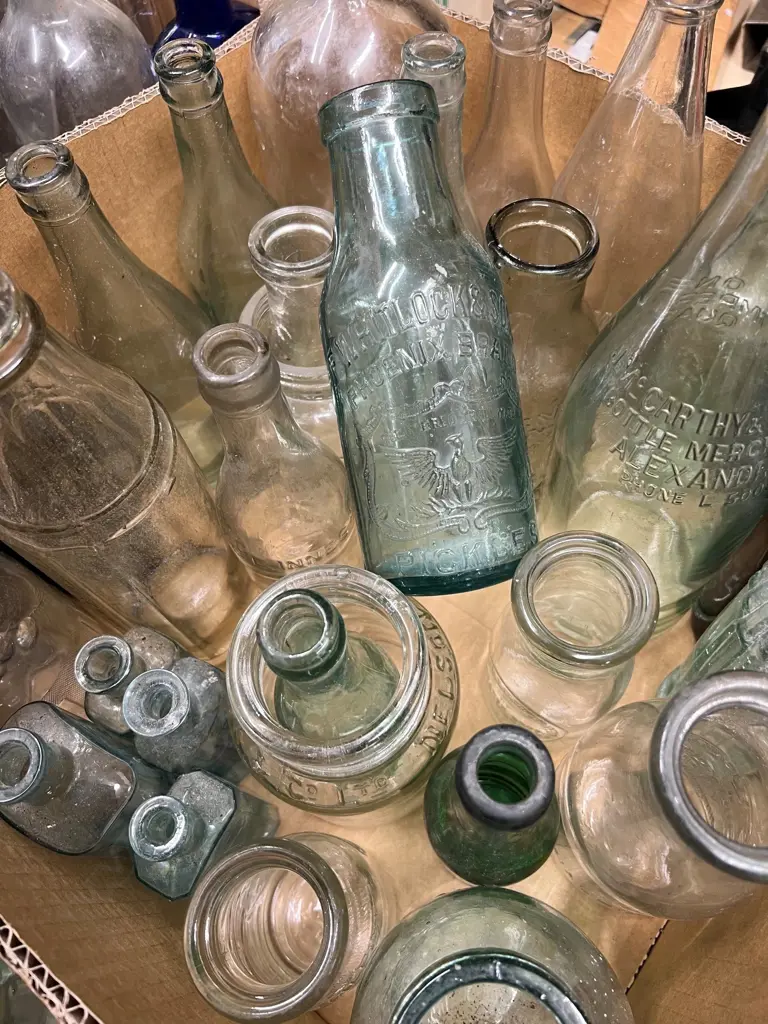 LGE BOX OF OLD GLASS BOTTLES mostly NZ named + coloured etc Image 1++