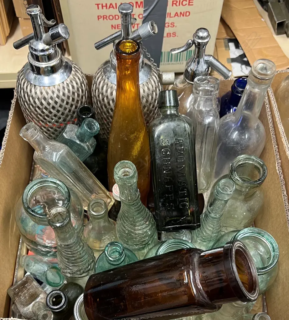 LGE BOX OF OLD GLASS BOTTLES many English named + coloured etc Image 1++