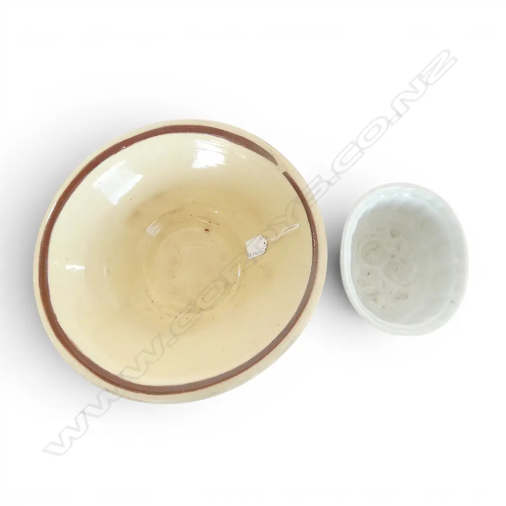 POTTERY MIXING BOWL + FOOD MOULD Dia.330mm Image 1++