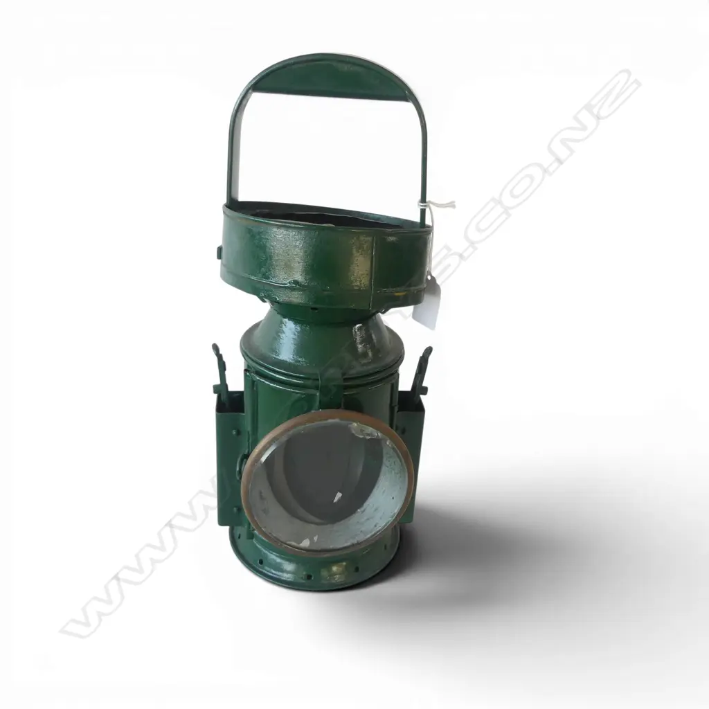 ANTIQUE GREEN PAINTED ENGLISH C. EASTGATE & SON RAILWAY 1944 LANTERN Image 1++
