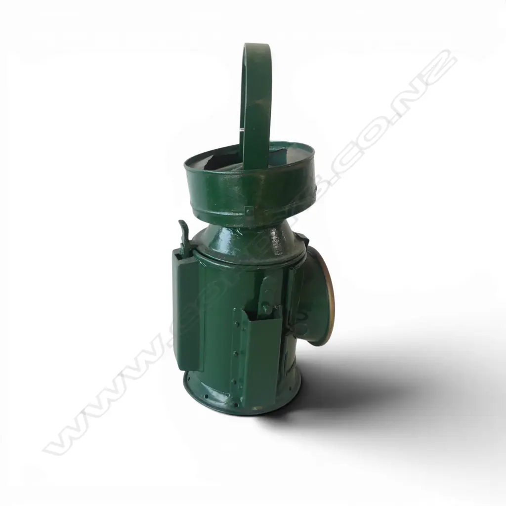 ANTIQUE GREEN PAINTED ENGLISH C. EASTGATE & SON RAILWAY 1944 LANTERN Image 1++