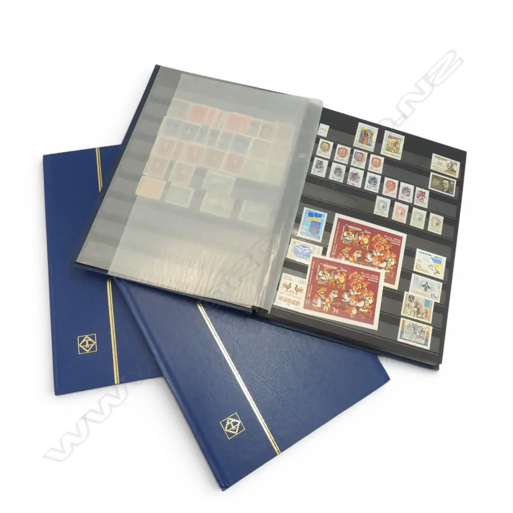 3 STAMP ALBUMS; UKRAINE / SLOVENIA / CZECHOSLOVAKIA  Image 1++