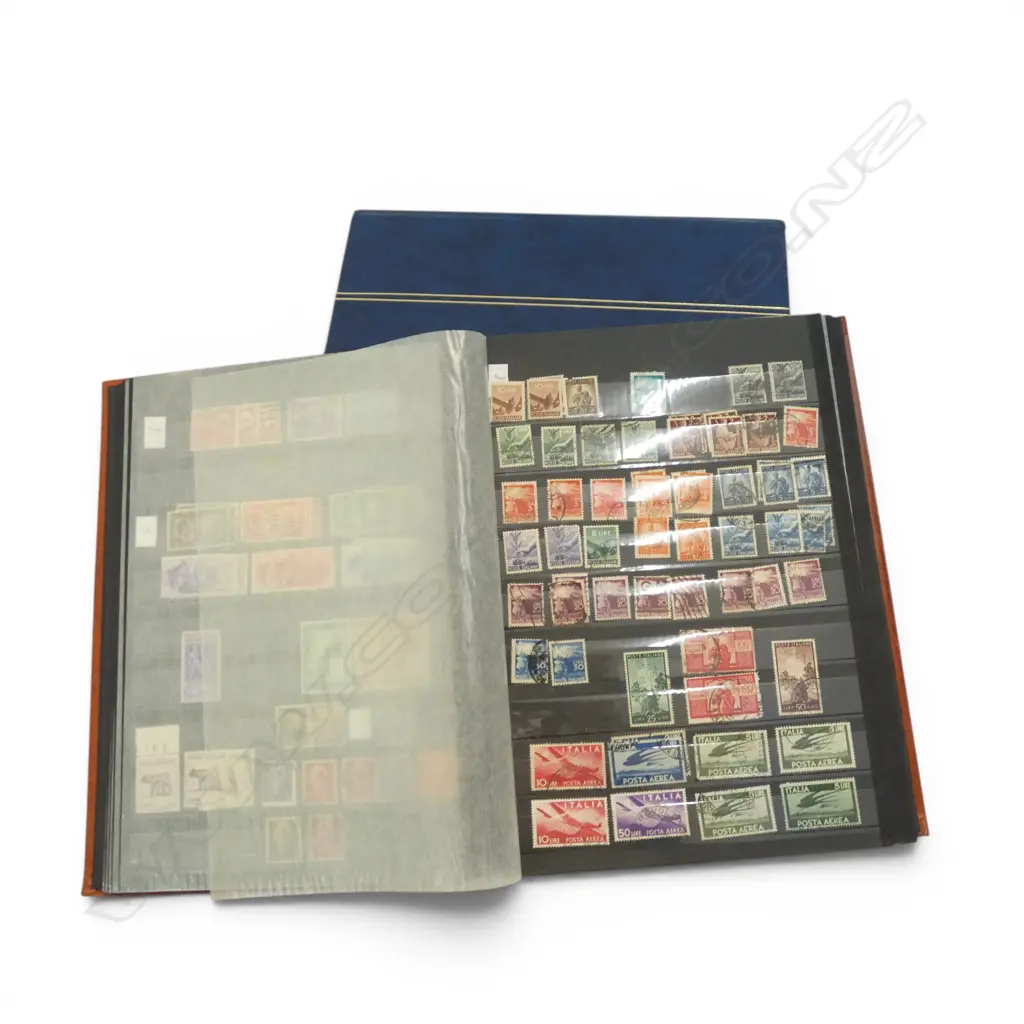 2 STAMP ALBUMS; ITALY & NZ 1982-89 Image 1++