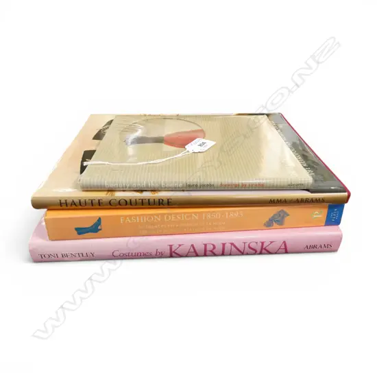 4 FASHION BOOKS