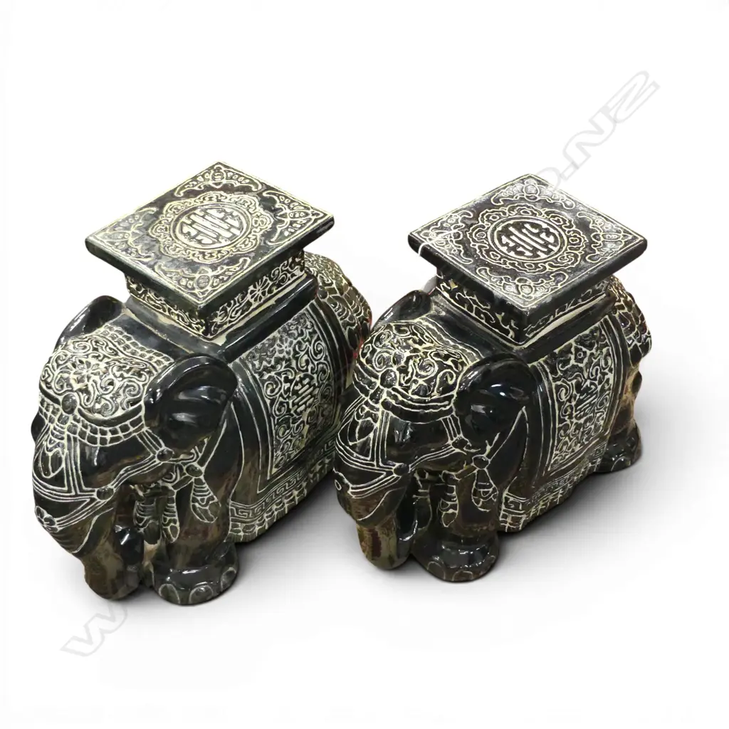 PR VINTAGE BLACK AND WHITE CERAMIC ELEPHANT GARDEN STOOL 540L x 440H mm Image 1++