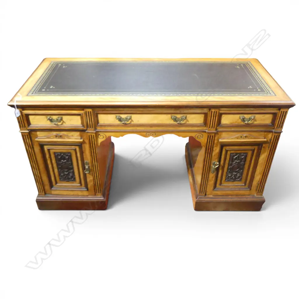 ANTIQUE DESK 1365x610x750mm Image 1++