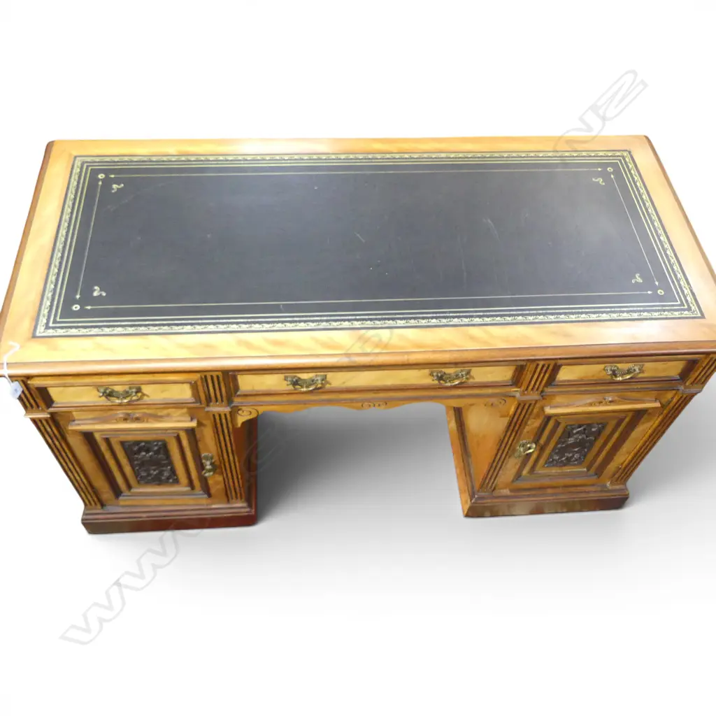 ANTIQUE DESK 1365x610x750mm Image 1++