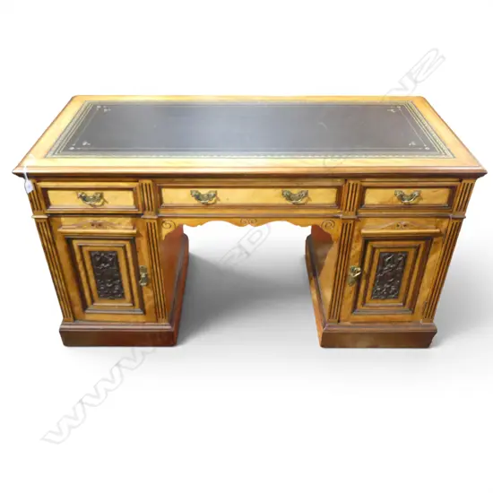 ANTIQUE DESK 1365x610x750mm