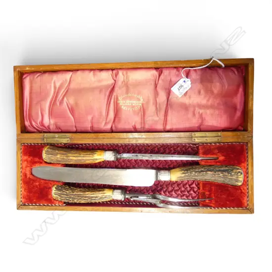ANTIQUE CARVING SET w. HORN HANDLES, OAK CASE W.450mm