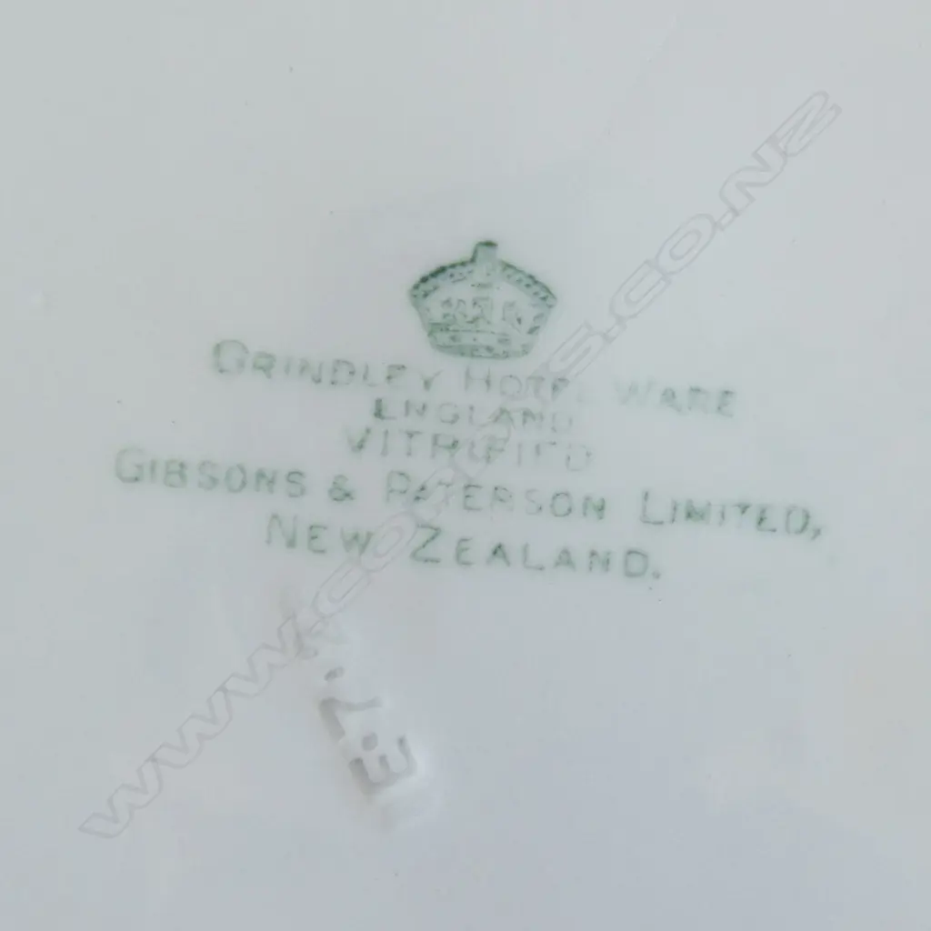 COLLECTION OF 15 HOTEL PLATES including 5 CROWN LYNN + 1 GIBSON & PATERSON PLATES Image 1++