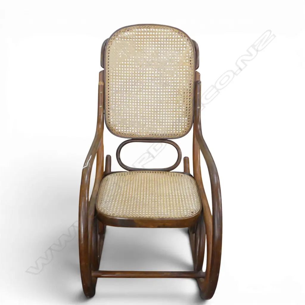 BENTWOOD ROCKING CHAIR Image 1++