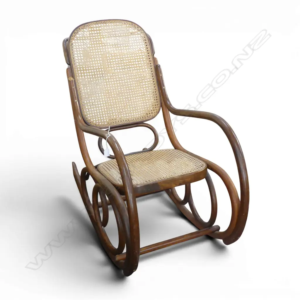 BENTWOOD ROCKING CHAIR Image 1++