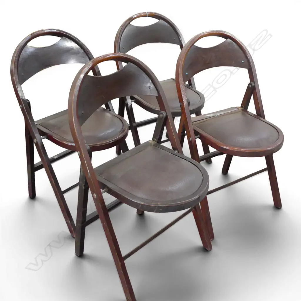 4 FOLDING CHAIRS Image 1++