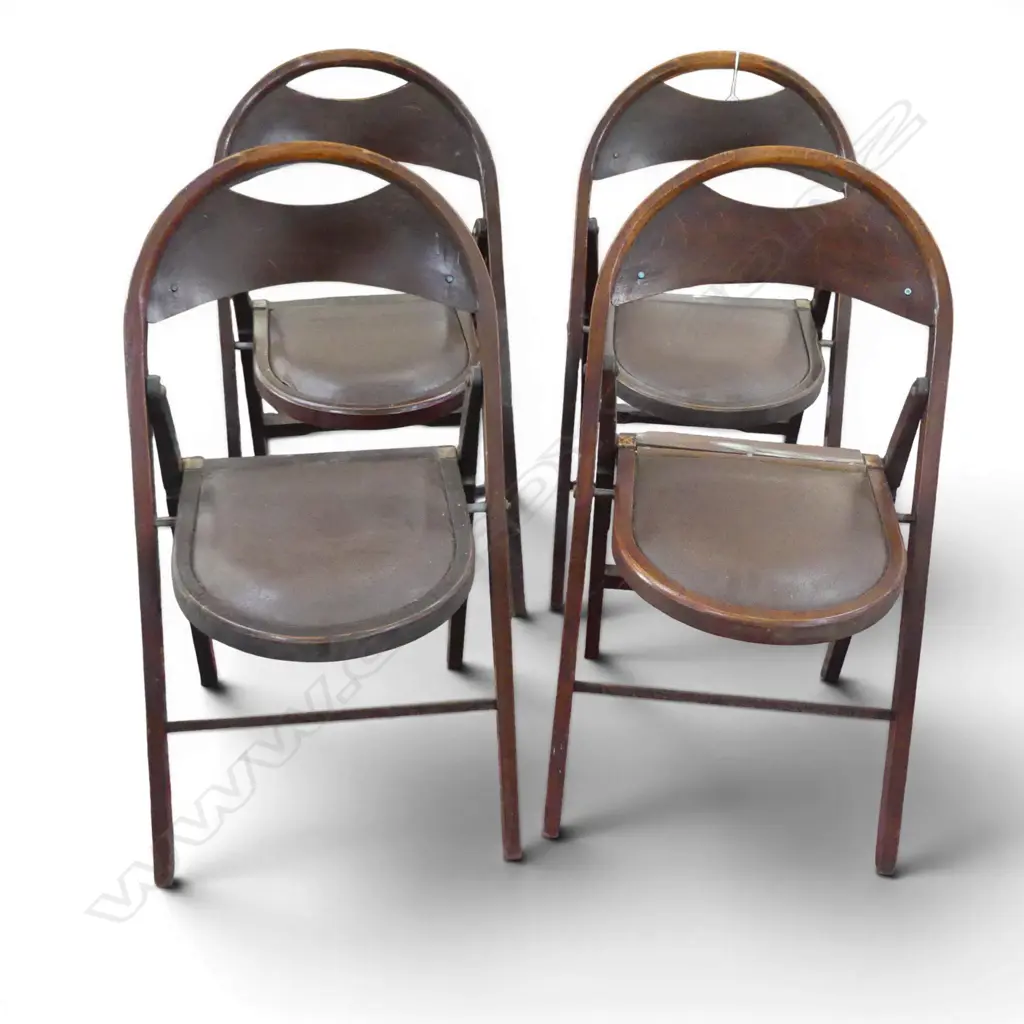 4 FOLDING CHAIRS Image 1++