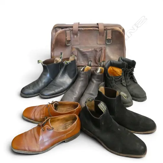 LEATHER SUITCASE W.530mm w. 5 PAIRS SHOES INCL. 3 BOOTS (RM WILLIAMS, RINGERS WESTERN, BLUNDSTONE)