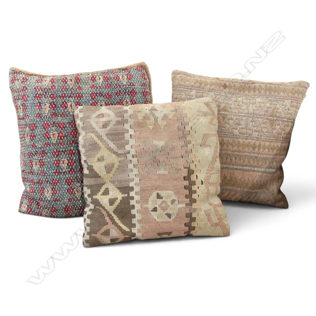 1 INDIAN AND 2 VINTAGE CARPET CUSHIONS, LARGST 400 X410MM Image 1++