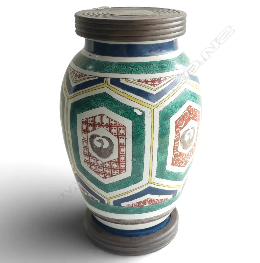 JAPANESE KUTANI WARE TALL VASE w. WOODEN BASE & LID. Tortoiseshell pattern encircling a crane.  H.400mm Image 1++
