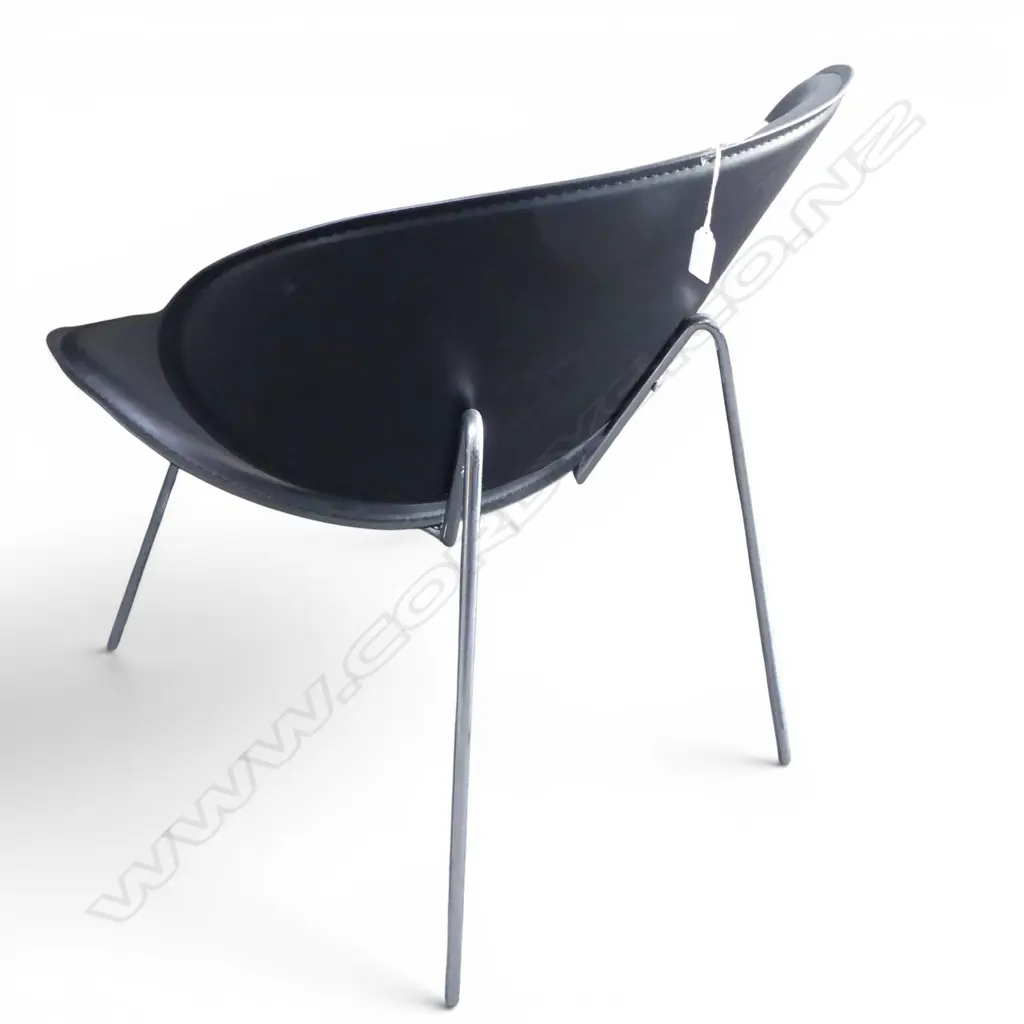 BLACK VINYL LIP CHAIR Image 1++