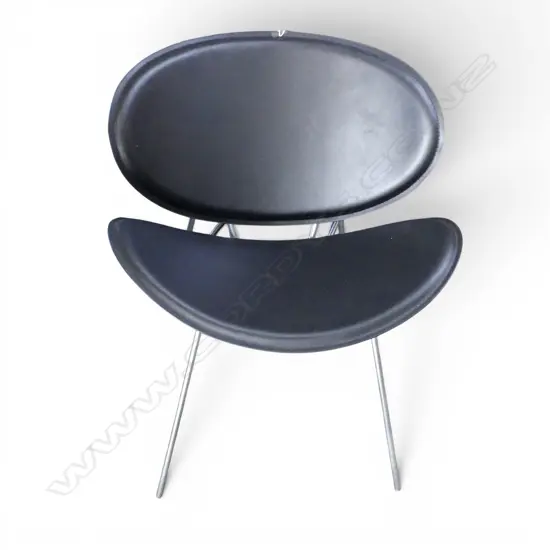 BLACK VINYL LIP CHAIR