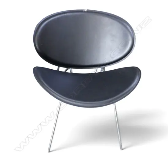 BLACK VINYL LIP CHAIR