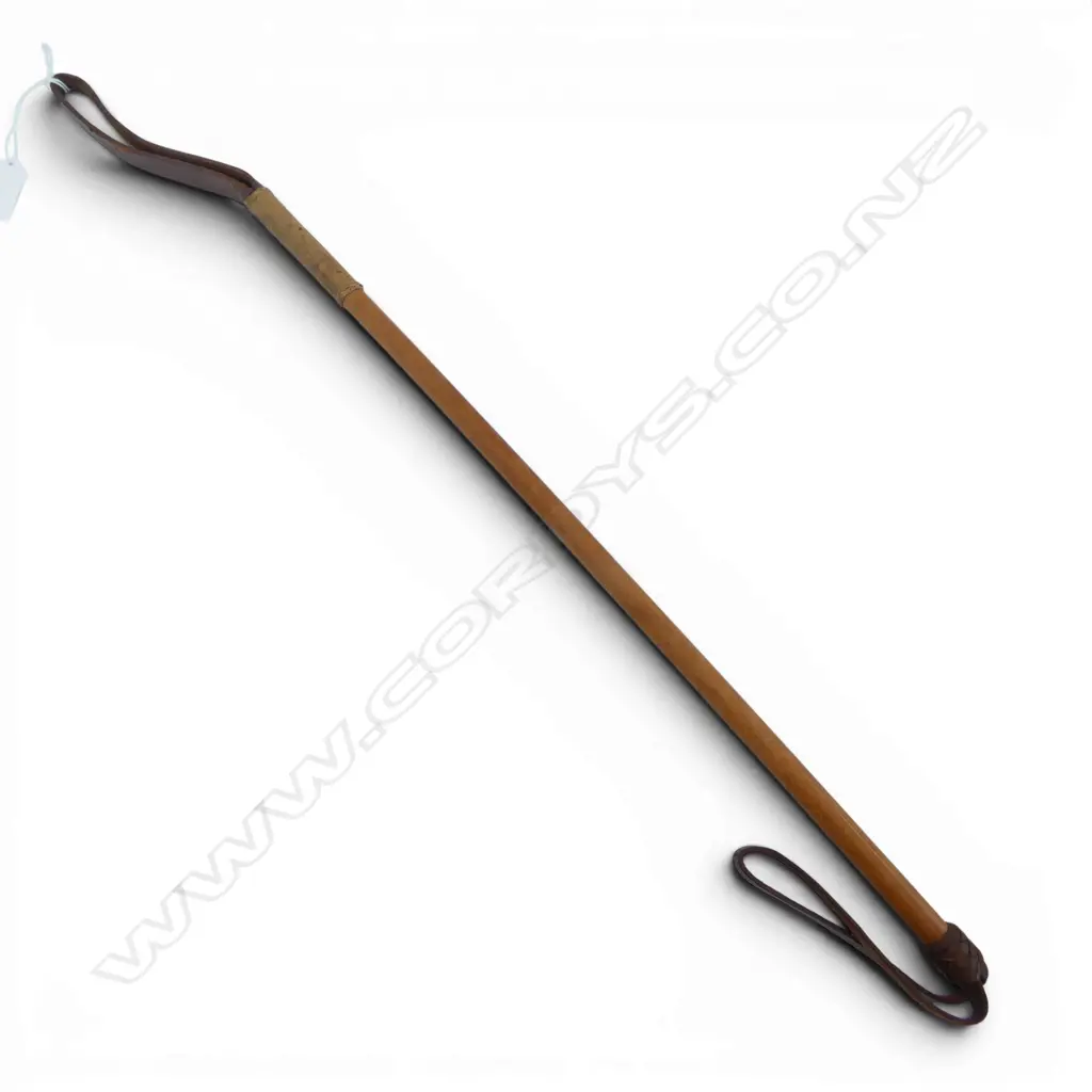 ANTIQUE RIDING CROP HICKORY SHAFT & LEATHER, L.790MM Image 1++
