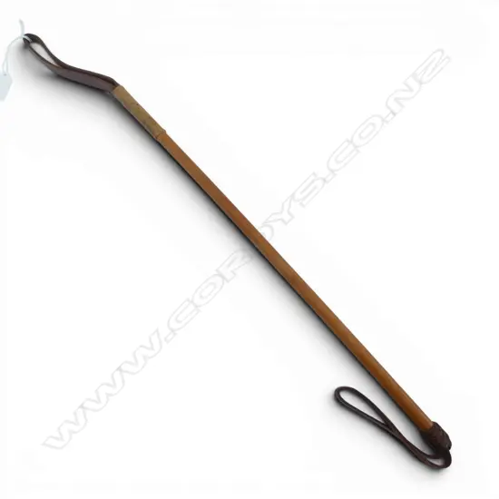 ANTIQUE RIDING CROP HICKORY SHAFT & LEATHER, L.790MM