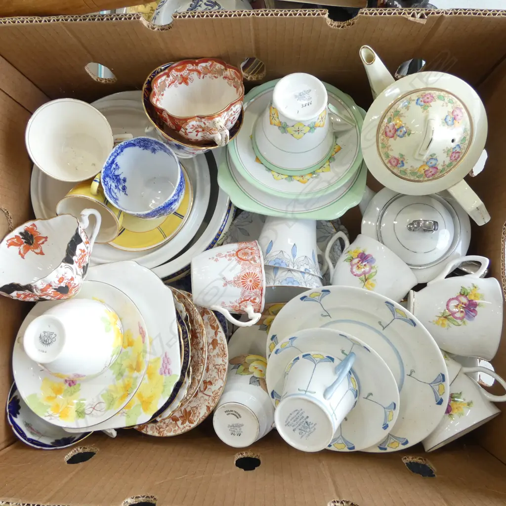 BOX LOT ASSORTED VINTAGE CHINA COFFEE POT TEAPOT CSPS ETC Image 1++