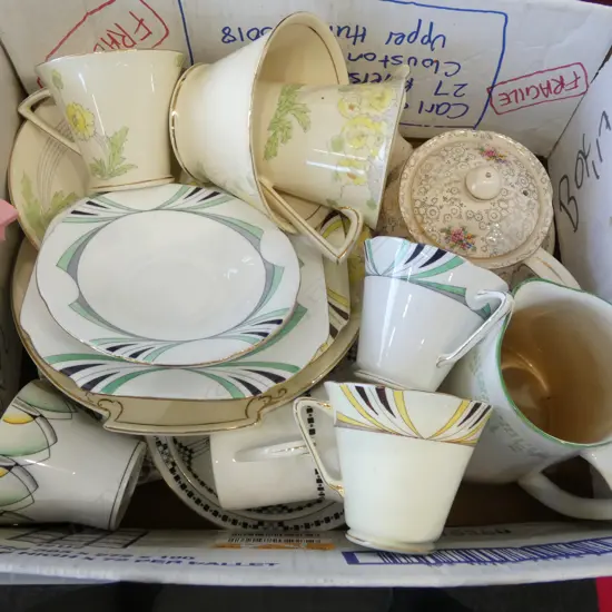 BOX OF MIXED ART DECO CSPS TEAPOT ETC