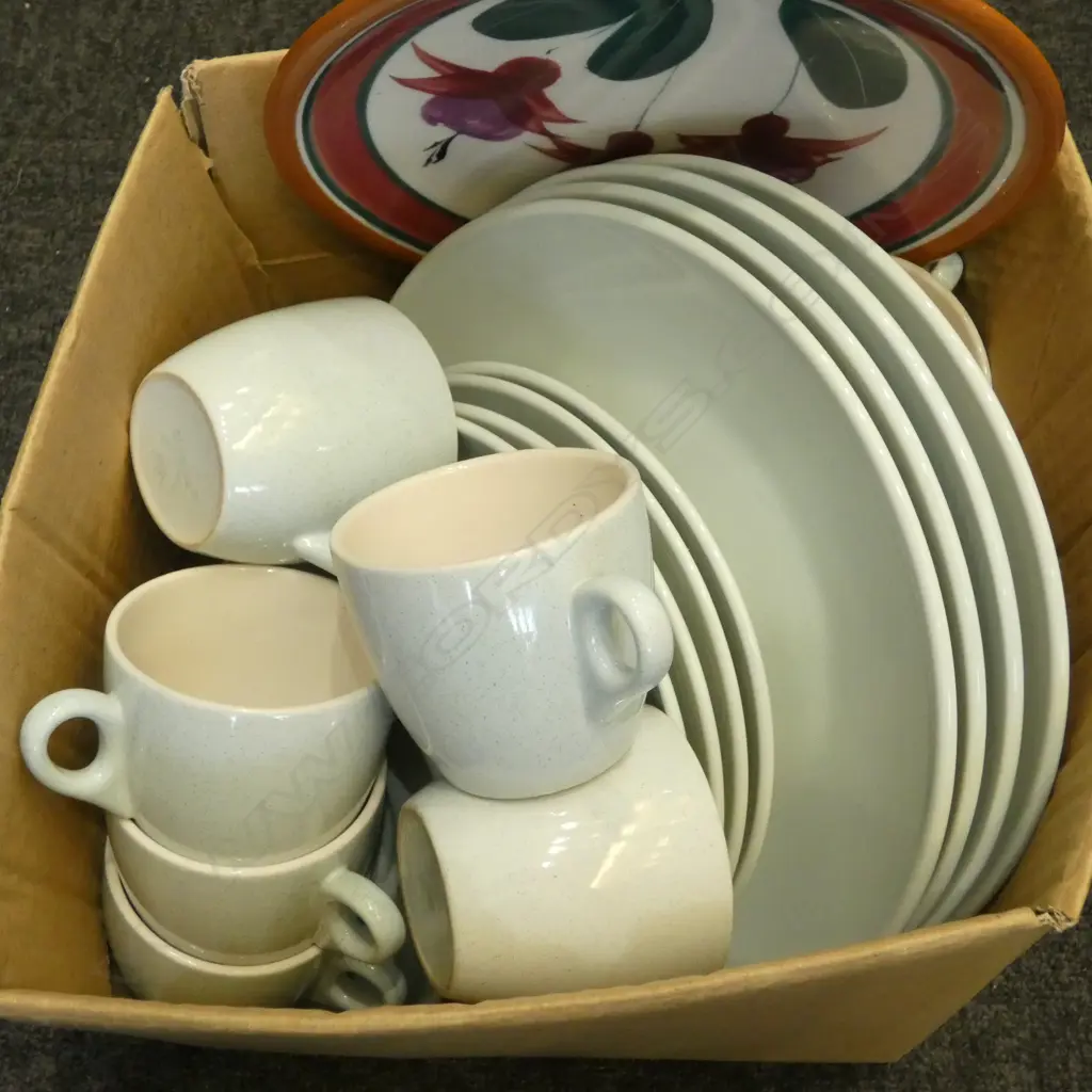 CROWN LYNN DINNER WARE Image 1++