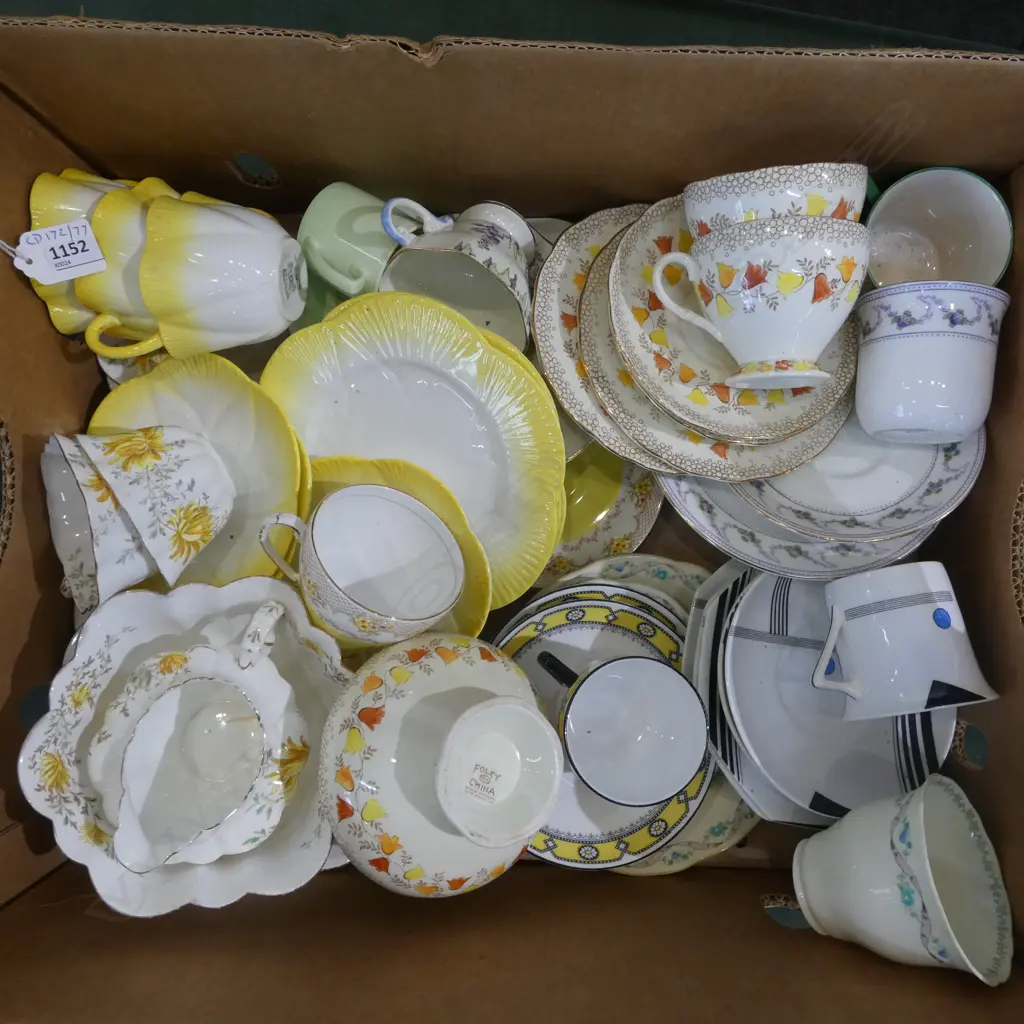 BOX OF PART CHINA TEASETS & CSPS Image 1++