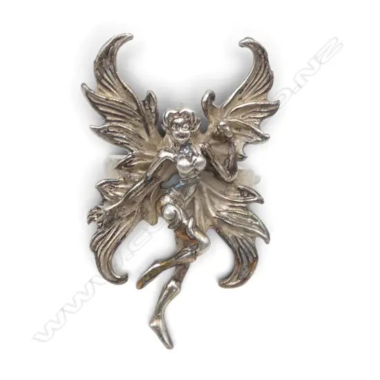 925 SILVER LGE WINGED MAIDEN RING 9.5gms SIZE O