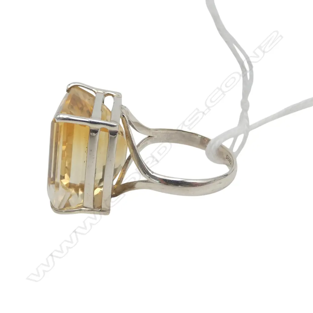 LRG SILVER CITRINE RING SIZE Q Image 1++