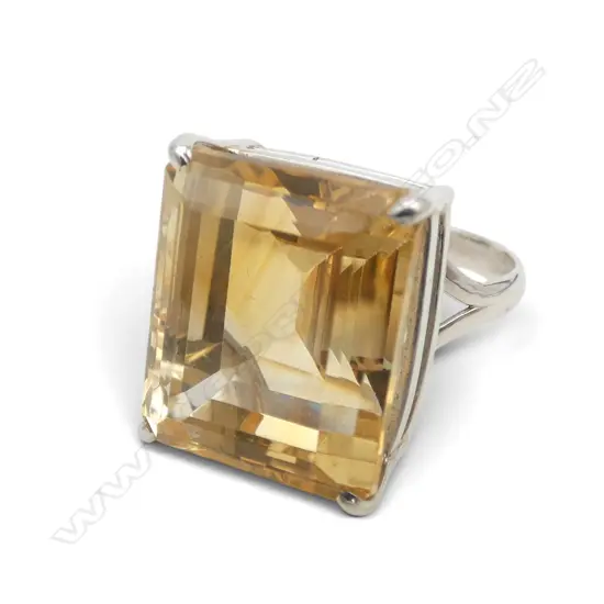 LRG SILVER CITRINE RING SIZE Q