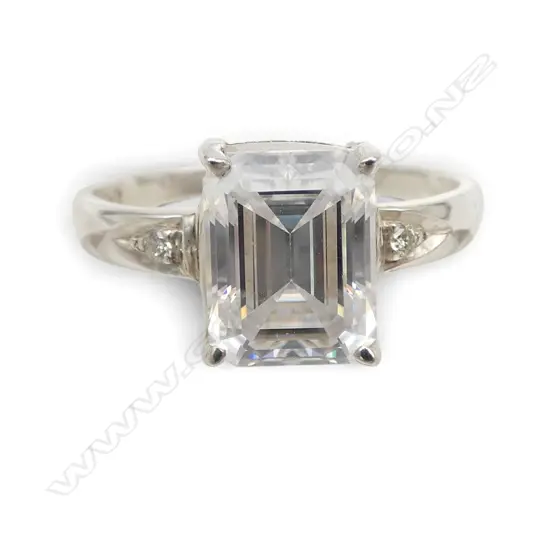 SILVER DIAMOND & MOISSONITE RING SIZE Q