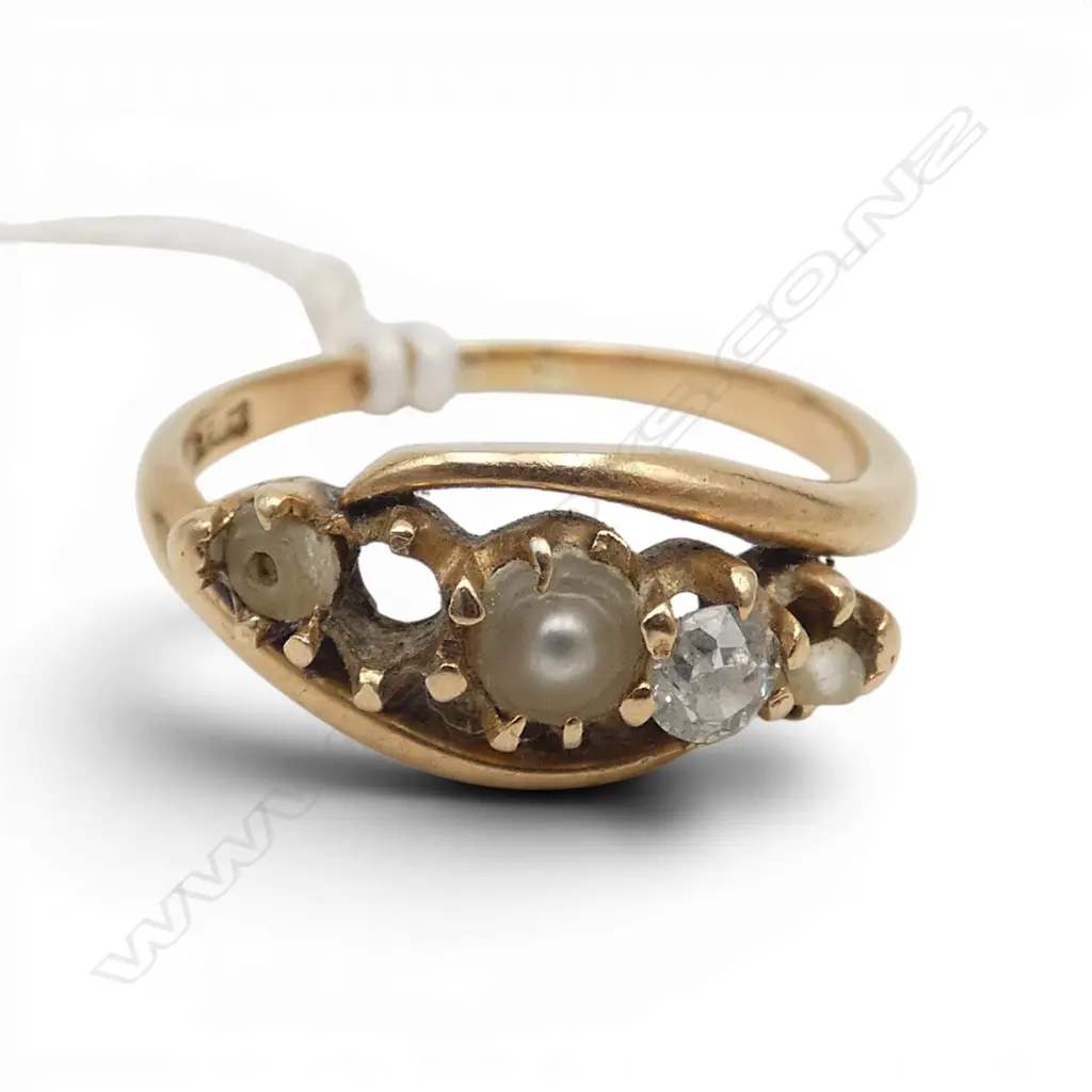 18ct PEARL & DIAMOND RING, 3.74gm, missing 2 pearls & diamond SIZE O Image 1++