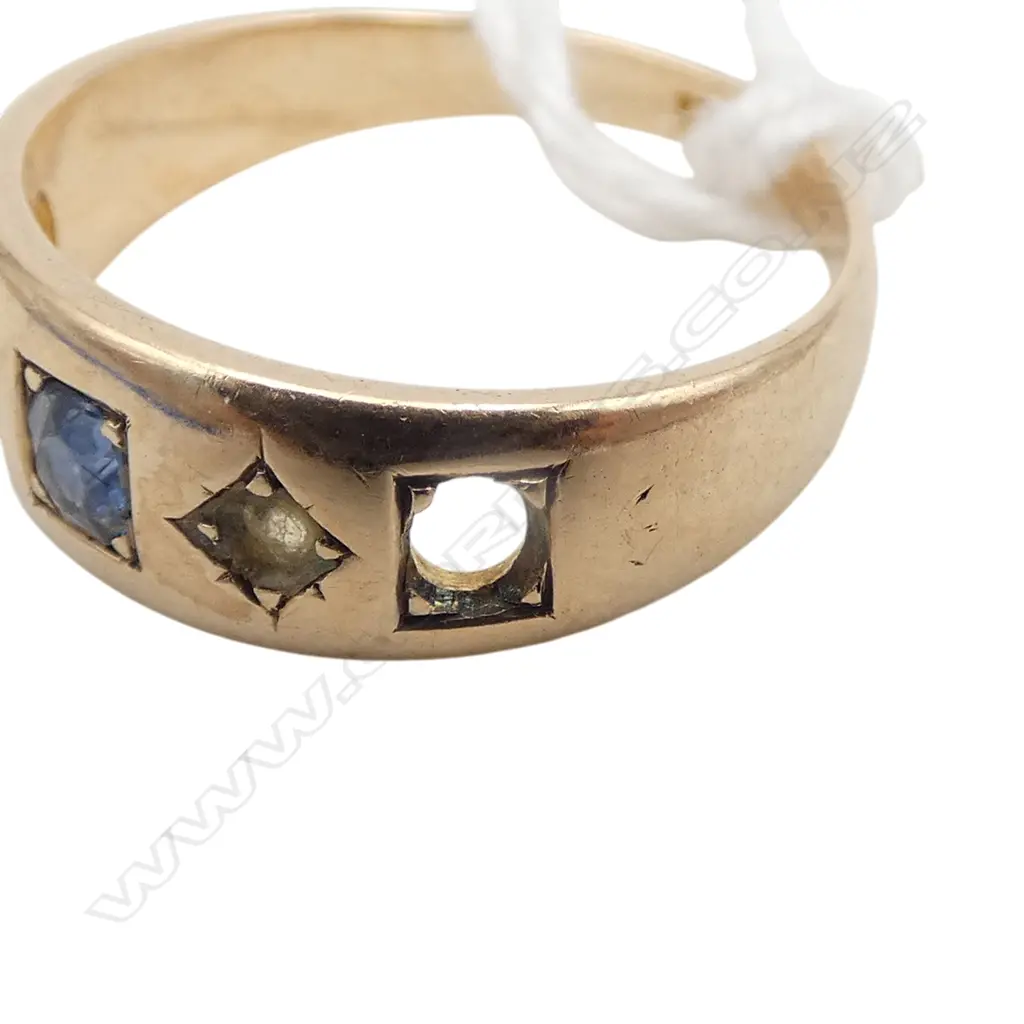 18ct SHAPPHIRE RING, 4.17gm, 2 stones missing SIZE O Image 1++