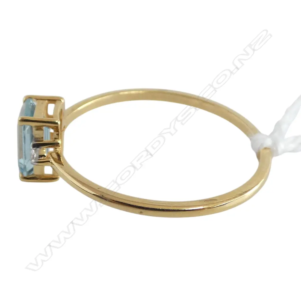 14ct DIAMOND & AQUAMARINE RING, 1.15gm SIZE N Image 1++