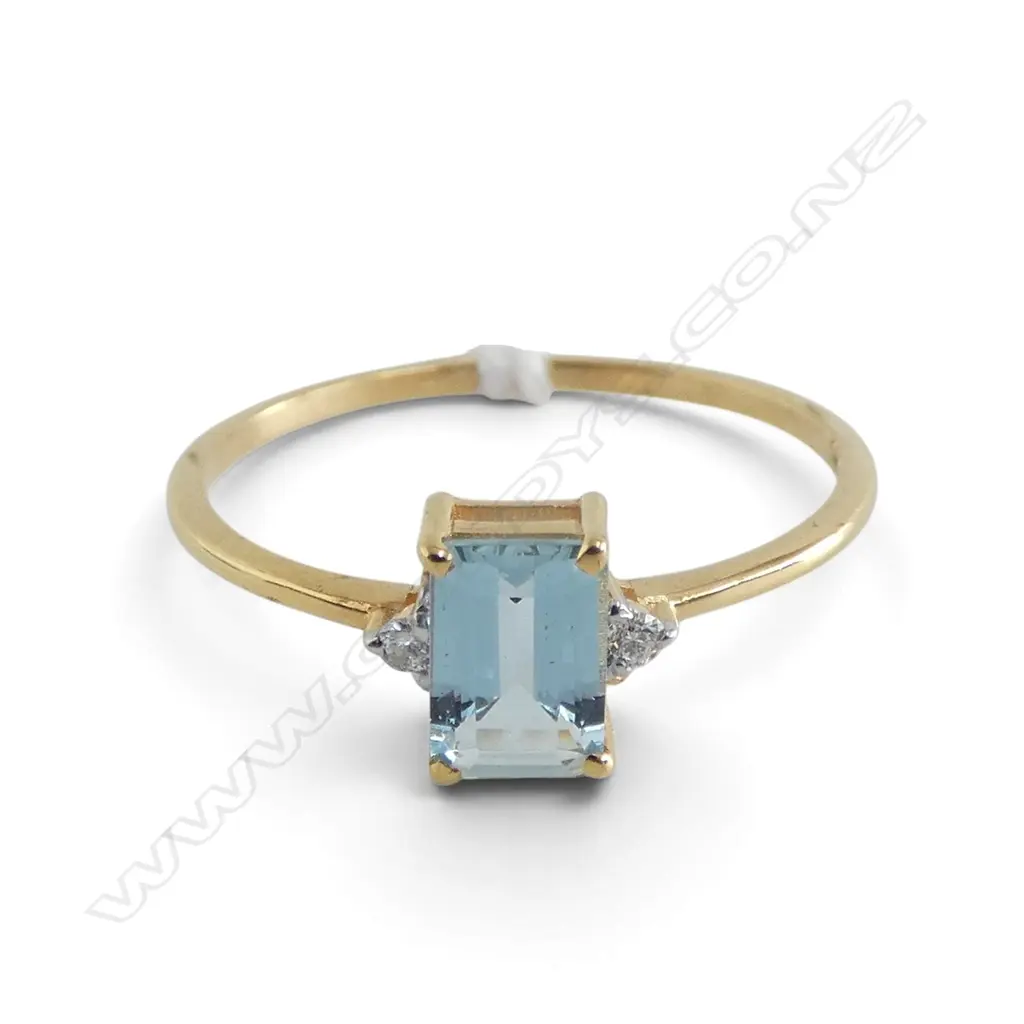14ct DIAMOND & AQUAMARINE RING, 1.15gm SIZE N Image 1++