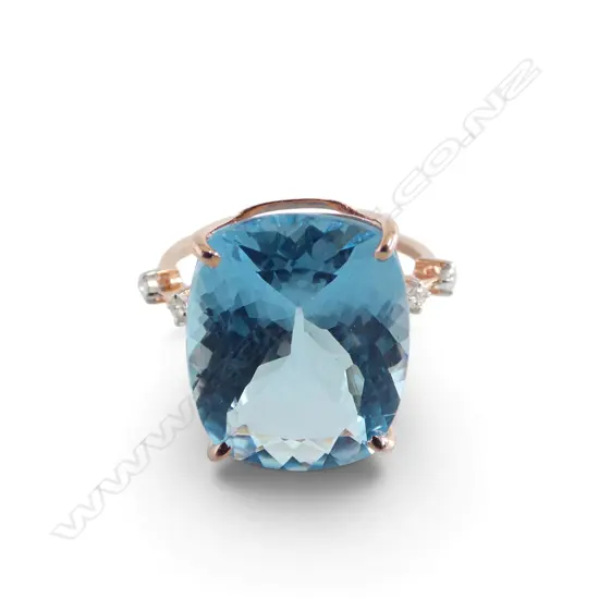 14ct  ROSE GOLD DIAMOND & SKY BLUE TOPAZ RING, 3.93gm SIZE P