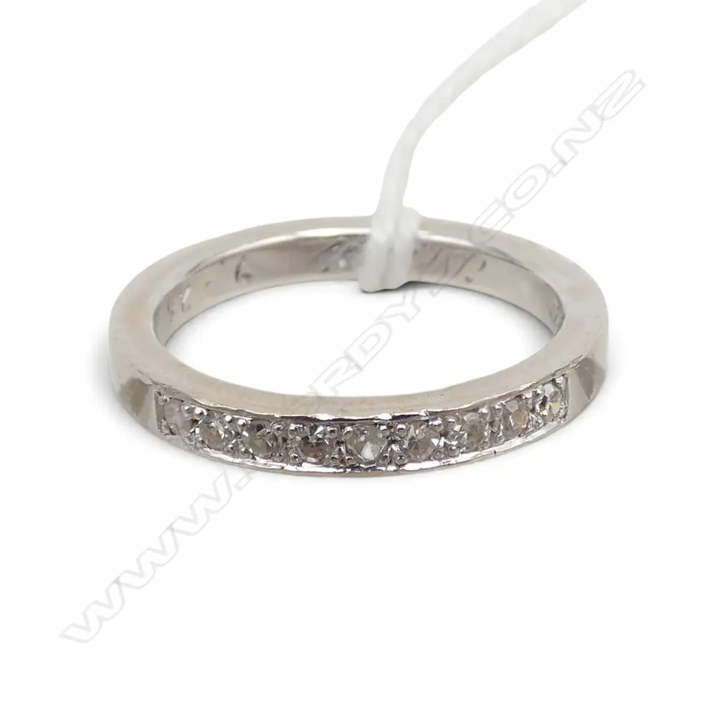 14ct white gold 9 diamond brilliant cut band ring channel & bead set. 3.48gms SIZE L Image 1++