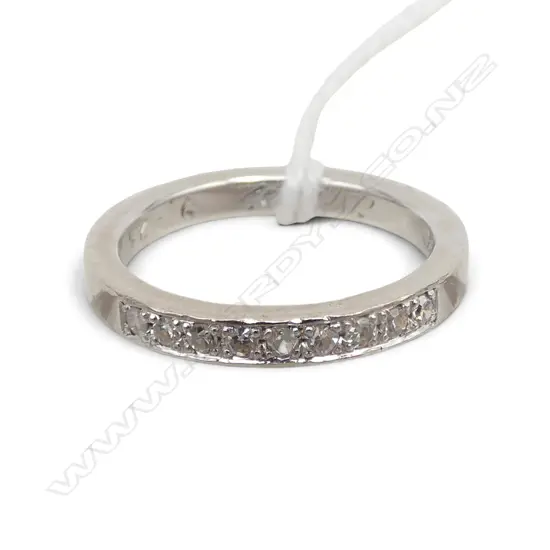 14ct white gold 9 diamond brilliant cut band ring channel & bead set. 3.48gms SIZE L