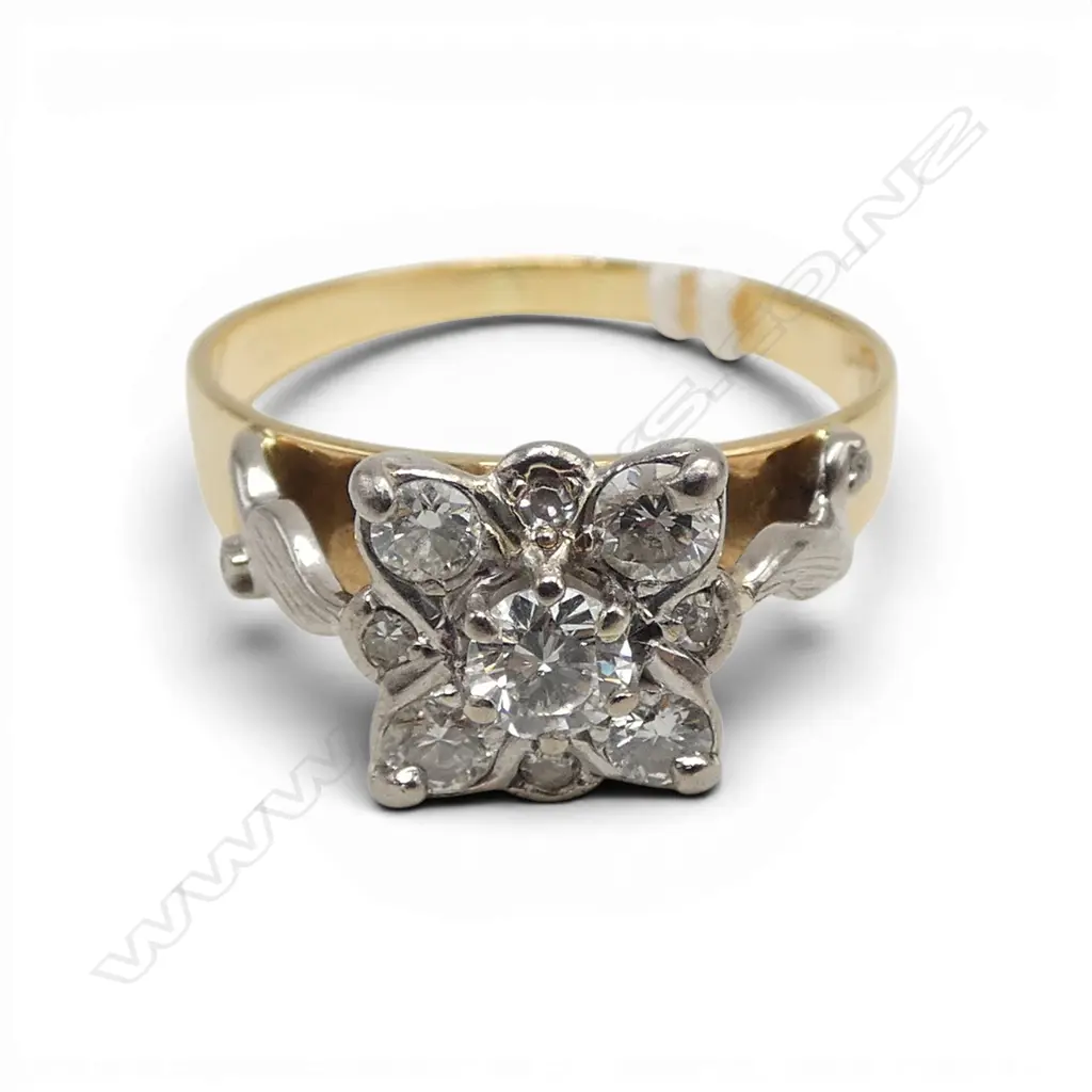 VINTAGE 18ct GOLD & DIAMOND SQUARE CLUSTER RING. Size R. 3.77gms Image 1++