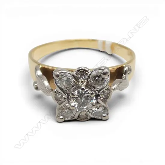 VINTAGE 18ct GOLD & DIAMOND SQUARE CLUSTER RING. Size R. 3.77gms