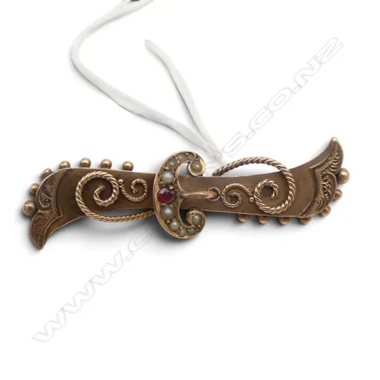 Chester 1900 9ct GOLD RUBY? & SEED PEARL BAR BROOCH. Wire scrolls & beads.  2.75gms